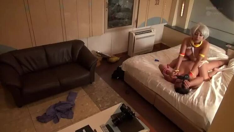 La divina e formosa giapponese Sofia Takigawa regala un magico BJ