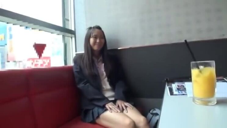 Ragazza giapponese nel video JAV più esclusivo e con il seno più piccolo mai visto