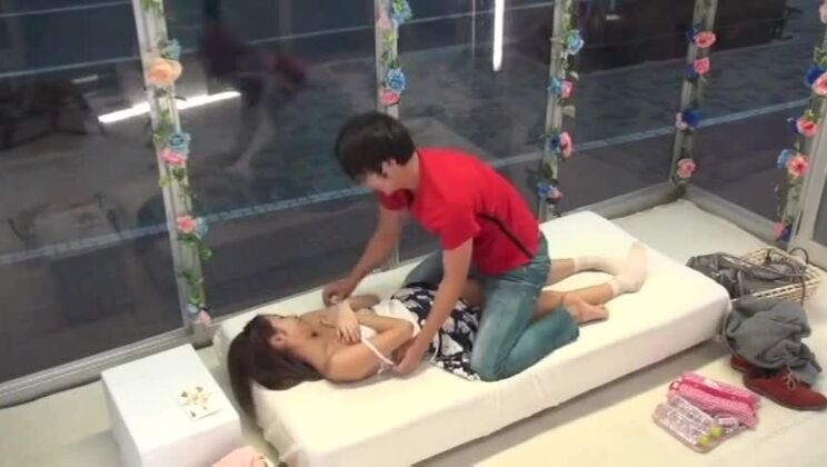 Fantastica prostituta giapponese in un film JAV senza censure