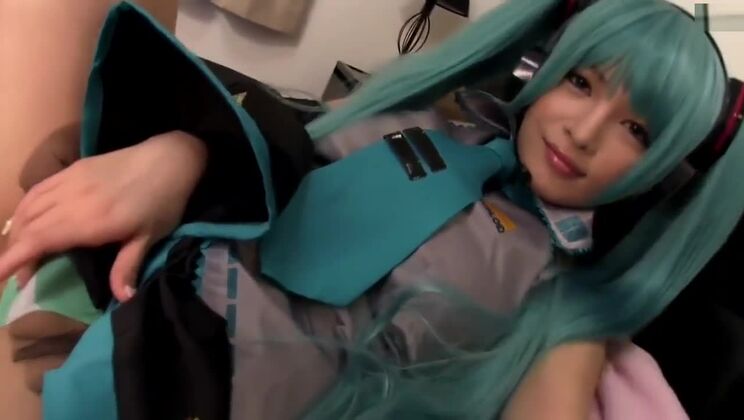 La graziosa cosplayer giapponese di Hatsune Miku 39