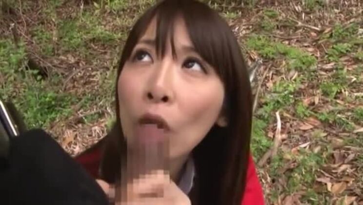 La modella AV giapponese è una milf che succhia cazzi