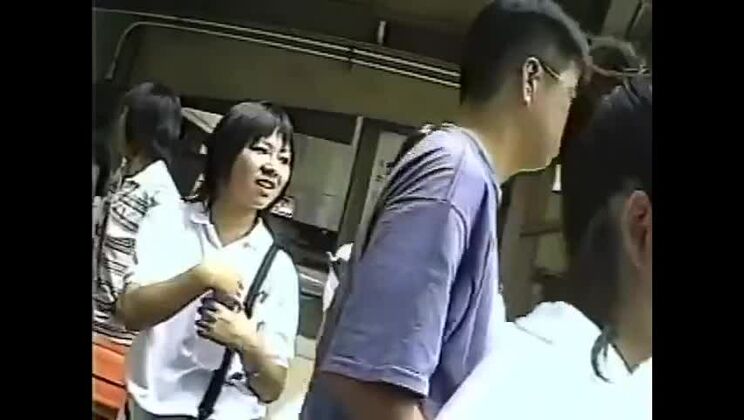 Raccolta di foto sotto la gonna di bellezze giapponesi dall'aspetto modesto