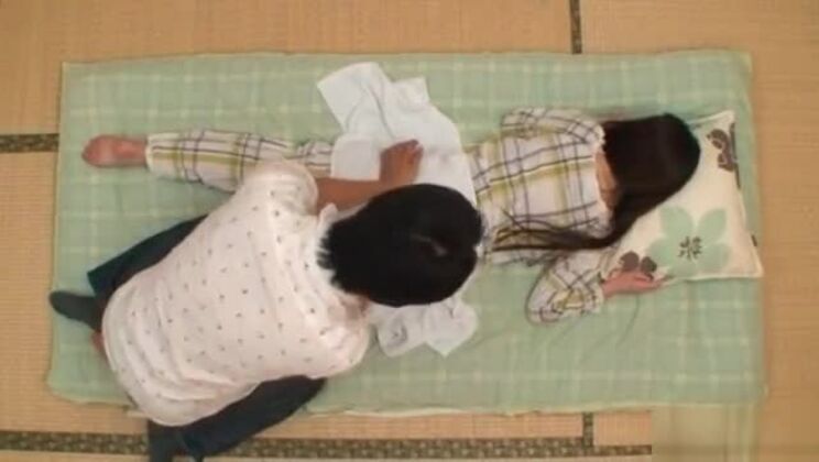 Una graziosa milf giapponese riceve un sensuale