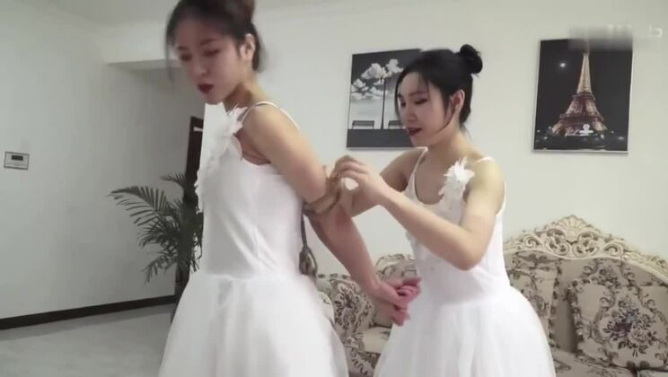 Addestramento di danzatrice cinese in bondage