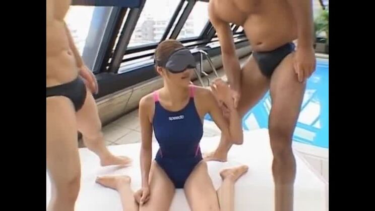 Azusa Ayano Milf asiatica allarga la sua parte sexy6