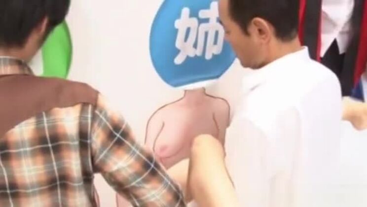 Le puttane asiatiche amano giocare durante il game show