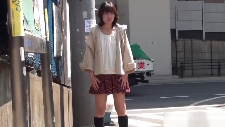 Adolescenti asiatiche mostrano le mutande.