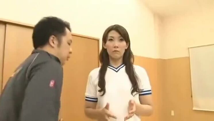 L'insegnante di ginnastica arrapata ferma il tempo