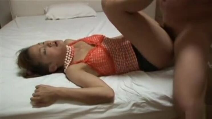 Seira Takahashi Bella bambola asiatica ha una figa liscia e succosa