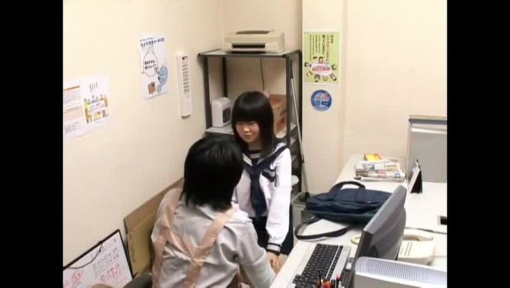 La puttana giapponese più pazza nel video JAV Check Small Tits che hai visto